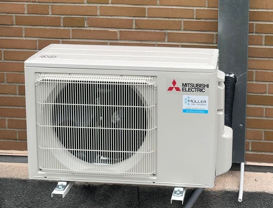 Mitsubishi Klimaanlage, die für effiziente Kühlung und Komfort in Wohn- und Geschäftsräumen sorgt.